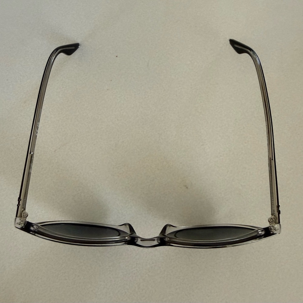 Ray-Ban Classic Black Frame - Picture 2 of 5